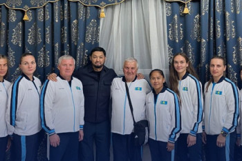 Фотография к новости: Боксшы қыздар Қытайға аттанды