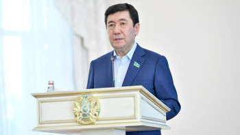 Фотография к новости: Ерлан Қошанов мектеп формасына қатысты ойын айтты