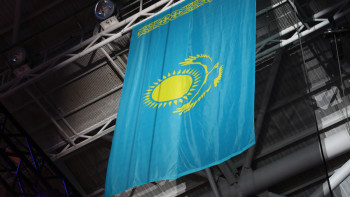 Фотография к новости: Мемлекеттік Туды балкондарға ілуге болады ма?