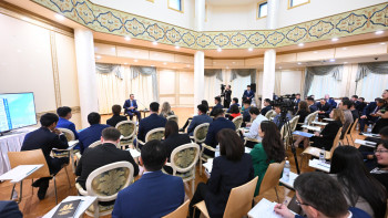 Фотография к новости: Сенат жанындағы жас сарапшылар клубы жаңа экономикалық үлгіні талқылады