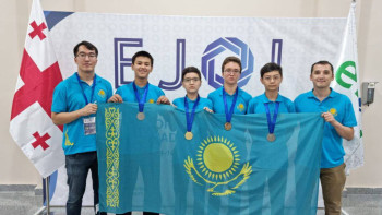 Фотография к новости: Еліміздің оқушылары информатикадан 4 медаль жеңіп алды