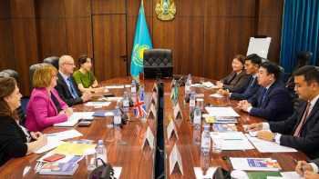 Фотография к новости: Оқу-ағарту министрі Ұлыбритания елшісімен кездесті