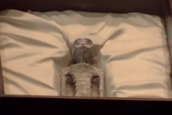 Фотография к новости: Мексикада көпшілікке "НЛО" денесі көрсетілді