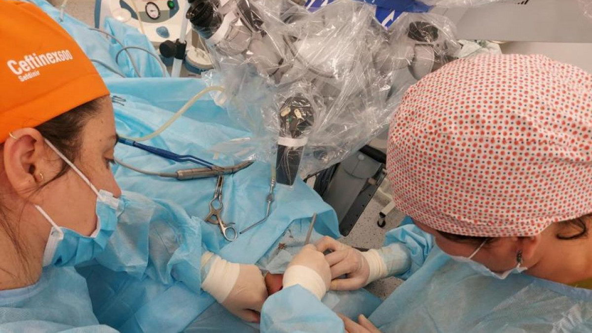 Кохлеарлық имплант орнату бойынша жоғары технологиялық операция жүргізілді