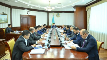 Фотография к новости: Бюро отырысы өтіп, алдағы жалпы отырыстың күн тәртібі нақтыланды