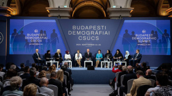 Фотография к новости: Қазақстан отбасылық-демографиялық саясаттың өзіндік үлгісін ұсынды