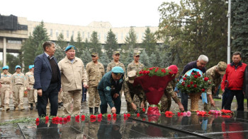 Фотография к новости: Алматыда генерал-лейтенант Мәлік Сапаровты еске алды