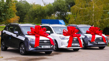 Фотография к новости: Астанада велоспортшылар мектебіне 3 автокөлік пен 55 велосипед табысталды