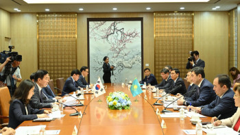 Фотография к новости: Мәжіліс Төрағасы Кореяға ресми сапармен барды