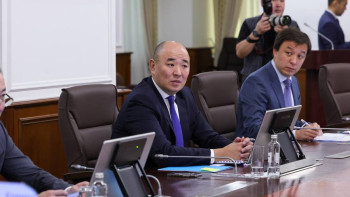 Фотография к новости: «Сәтқалиевтен қарағанда жақсы». Жаңа министр қазақ тілін үйреніп жүр