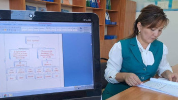 Фотография к новости: Түркістандық ұстаз тірек сызбалардың электронды жиынтығын жасады