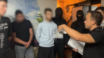 Фотография к новости: ШҚО полицейлері интернет-алаяқтар тобын құрықтады