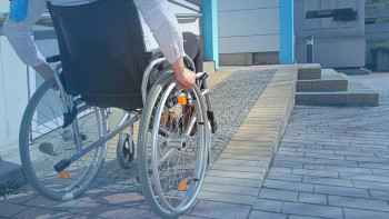 Фотография к новости: Астанада  452 әлеуметтік нысан мүгедектігі бар адамдарға толығымен бейімделді