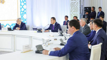 Фотография к новости: Қазақстан мен Қырғызстан арасындағы сауда айналымы 2 млрд долларға жетуі керек – Смайылов