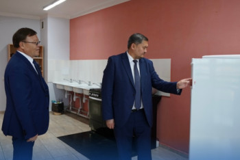 Фотография к новости: Саясат Нұрбек Жетісу облысындағы «Студенттер үйінің» жағдайын тексерді