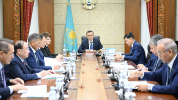 Фотография к новости: Сенаторлар кедендік бақылау туралы заңды қарайды