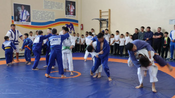 Фотография к новости: Енді балқаштықтар жаңа залда ұлттық спортпен айналысады