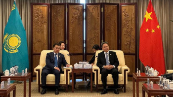 Фотография к новости: Марат Қарабаев қытайлық әріптесімен кездесті