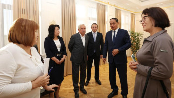 Фотография к новости: Қарашөкеев: Білім саласындағы мәселелер жеке бақылауымда болады