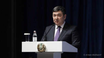 Фотография к новости: Сенаттың жаңа депутаты Дархан Қыдырәлі ант берді