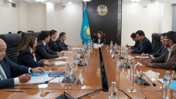 Фотография к новости: Аида Балаева Ұлттық құрылтай мүшелерімен кездесті