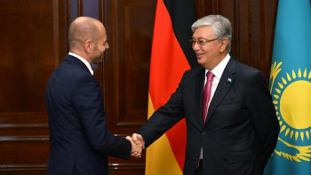 Фотография к новости: Тоқаев Siemens Energy компаниясының басқарма төрағасымен кездесті