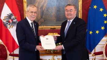 Фотография к новости: Қазақстан елшісі Аустрияның Федералдық Президентіне cенім грамоталарын тапсырды