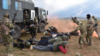 Фотография к новости: Тілшілер сыналған әскери дискурс