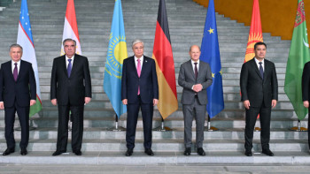 Фотография к новости: Тоқаев Орталық Азия мемлекеттері басшыларының Германия Канцлері Олаф Шольцпен кездесуіне қатысты