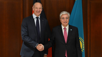 Фотография к новости: Мемлекет басшысы Siemens AG компаниясының басқарма төрағасын қабылдады