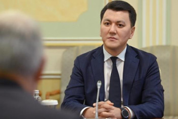 Фотография к новости: Ерлан Қарин: Алдымызда жасампаздыққа негізделген мақсат-міндеттер тұр