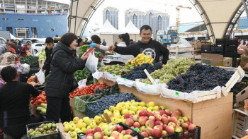 Фотография к новости: Қостанай мен Ақтөбе облыстарының шаруалары Астанадағы жәрмеңкеде өз өнімдерін ұсынды
