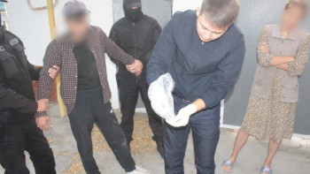 Фотография к новости: Қызылордалық тұрғыннан қару мен есірткі тәркіленді