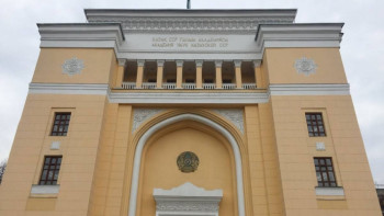 Фотография к новости: «Қазақ ССР Ғылым академиясы» деген жазу саяси қате - жазушы Алматыдағы ғимарат атауына қатысты