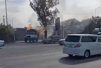 Алматыда жанар-жағармай тиелген көлік өртенді