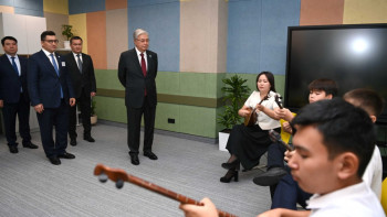 Фотография к новости: Президент «SANA» оқушылар сарайын аралап көрді