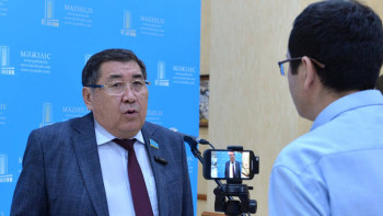 Фотография к новости: Жат ағыммен күреске кешігіп қалған жоқпыз ба? Депутат жауап берді