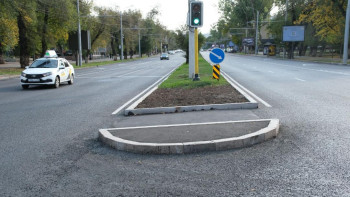Фотография к новости: Алматы көшелерінде «Қауіпсіздік аралдары» салынды