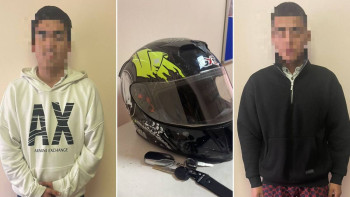 Фотография к новости: Алматыда мопед мінген екі жігіт өтіп бара жатқан адамдарды тонаған