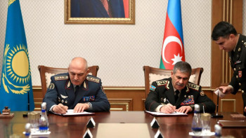 Фотография к новости: Қазақстанның Қорғаныс министрі Әзербайжанға ресми сапармен барды