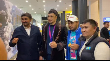 Фотография к новости: Жеңімпаздарды жанкүйерлері күтіп алды