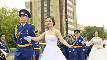 Фотография к новости: Ақтөбе қаласындағы әскери институтты 90 офицер бітірді