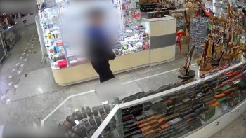 Фотография к новости: Шымкентте смартфон ұрлап, түскен ақшаны ішімдікке жұмсаған рецидивист ұсталды