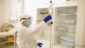 Фотография к новости: Кедейліктің шылбырында жүргендер. Министр қанша адам МӘМС-ке кірмей қалғанын айтты