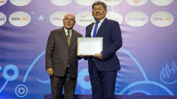 Фотография к новости: Екі бірдей Олимпиадада төреші болған қазақ кім?