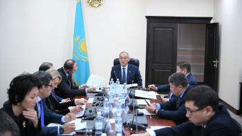Фотография к новости: Балаларға Ұлттық қордан қаражат есептеу мәселелері туралы заң қаралды
