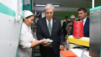 Фотография к новости: 30 мың тонна ақталған күріш өндіріледі. Тоқаев «Алтын орда» күріш зауытымен танысты