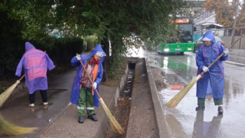 Фотография к новости: Алматының коммуналдық қызметтері жұмысын күшейтті