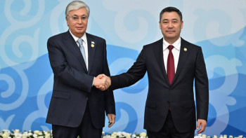 Фотография к новости: Жапаров Тоқаевты өз резиденциясында қарсы алды