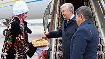 Фотография к новости: Тоқаев Қырғызстанға жұмыс сапарымен барды